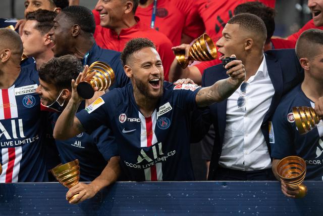 特纳33分步行者终结独行侠7连胜 雄鹿大胜76人